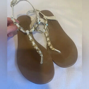 Jessica Simpson Women’s Size 8.5 White With Gold Tone Chain Link Thong Sandals